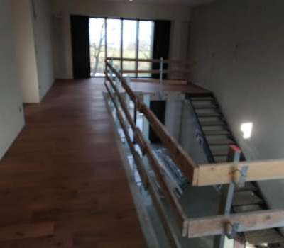 Rivestimento scala con stesso parquet del piano nobile